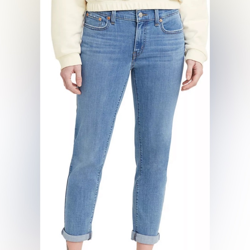 Levi Mid Rise Boyfriend Jeans